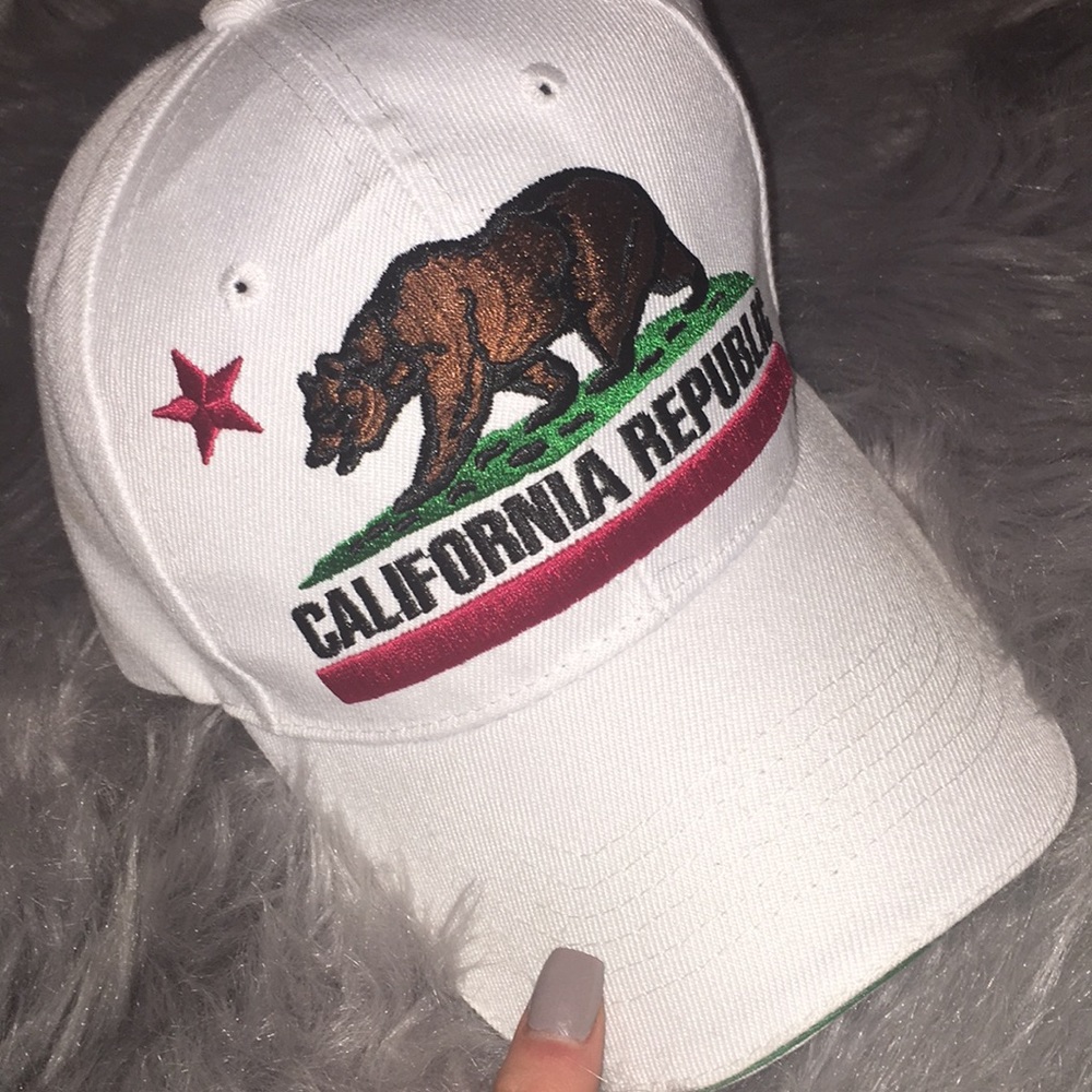 NWOT NEVER WORN!!!cali hat